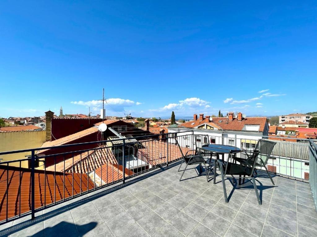 Happy Casa Isola Piccola Apartment Izola Exterior photo